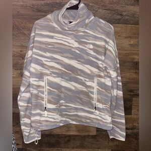 The North Face women’s pull over